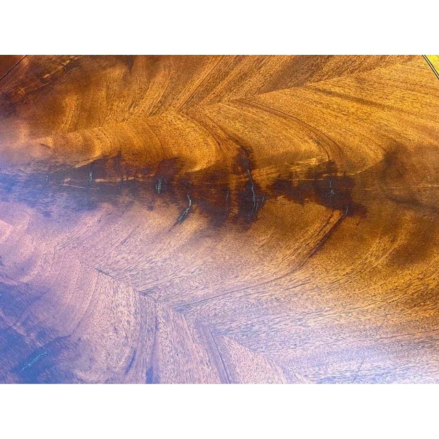 Wood Henredon Large Flame Mahogany Band With Satinwood Inlaid Round Dining Table With Leaf For Sale - Image 7 of 12