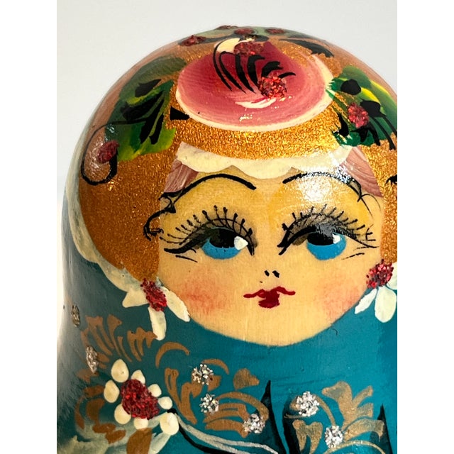 Paint Set of 5 Mint Condition Vintage Hand-Painted Matryoshka Nesting Dolls, 5-Piece Green Laquer With Gold Black and Red Accents For Sale - Image 7 of 14