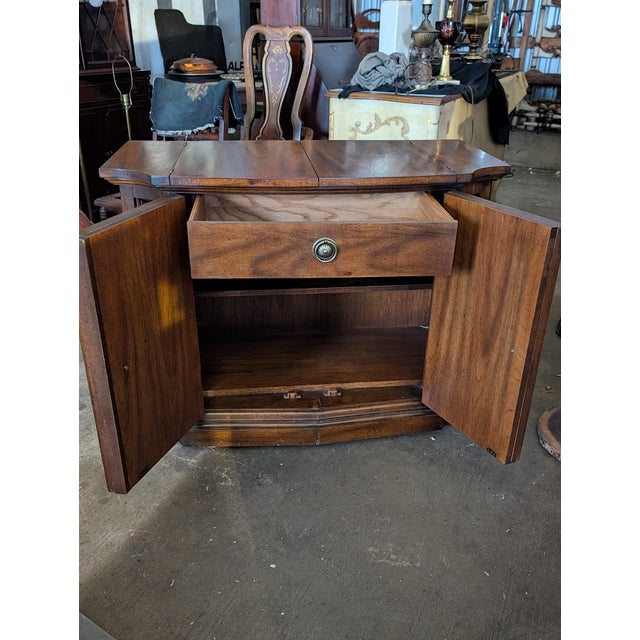 Wood 1960s Century Furniture Walnut Flip-Top Bar Cabinet Server With Black Laminate For Sale - Image 7 of 15