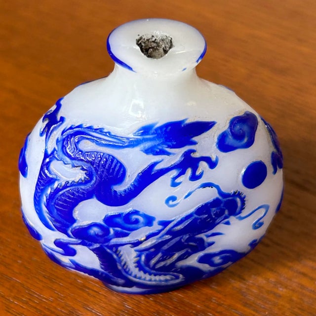 Early 20th Century Chinese White Peking Glass Blue Overlay Carved Dragon Snuff Bottle For Sale In Atlanta - Image 6 of 10