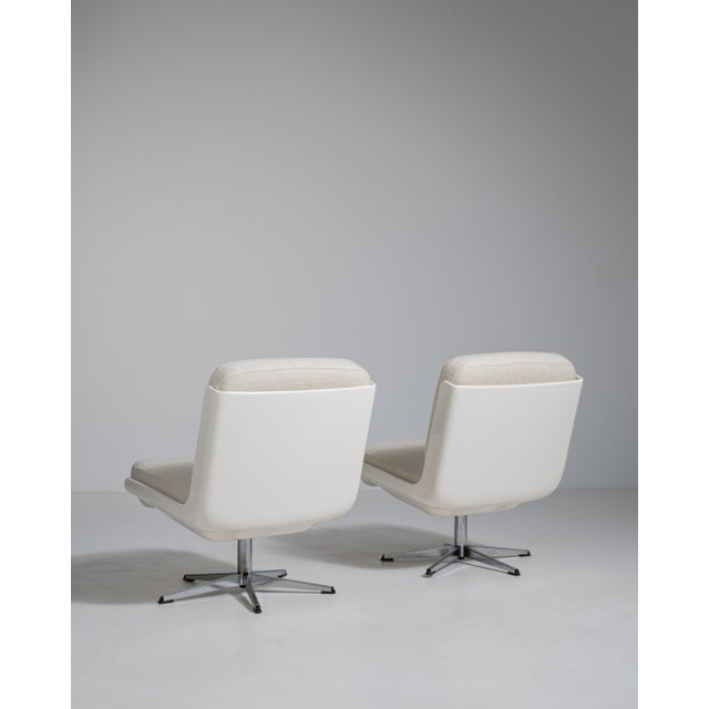 Pair of Variopur Space Age Upholstered Swivel Chairs, Antique, Germany, Circa 1970 For Sale In Greensboro - Image 6 of 16