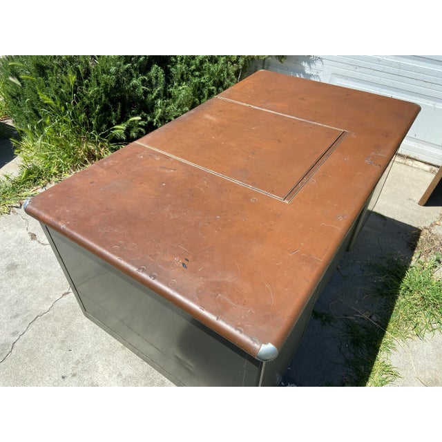 Shaw Walker 1940s Vintage Shaw Walker Typewriter Metal Tanker Desk For Sale - Image 4 of 12