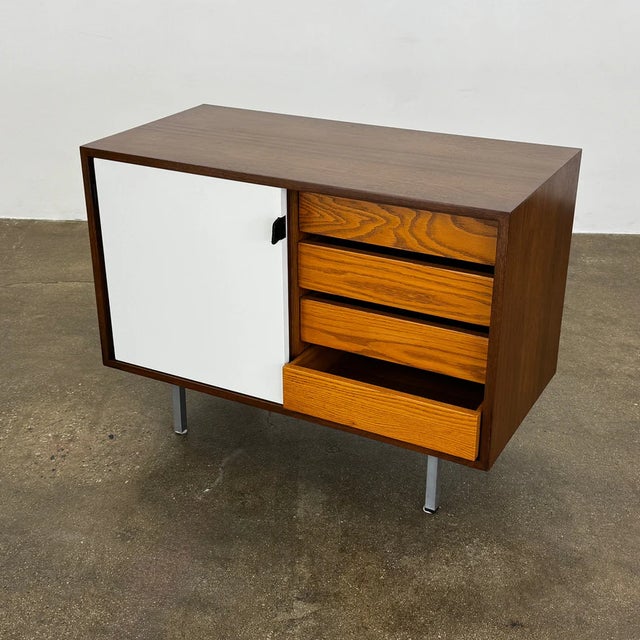1960s Vintage Florence Knoll Petite Credenza For Sale - Image 5 of 12