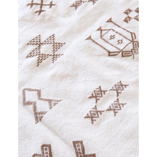 Moroccan Tribal Flatwoven Wool Rug - 7.8 X 5 Ft For Sale - Image 10 of 10