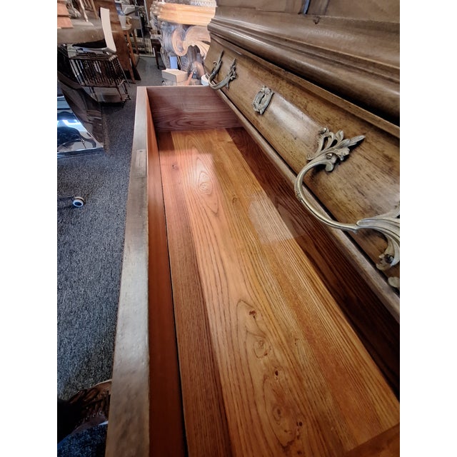 Early 20th Century Walnut Dutch Bombe Breakpoint Cabinet With Claw Feet For Sale - Image 9 of 18