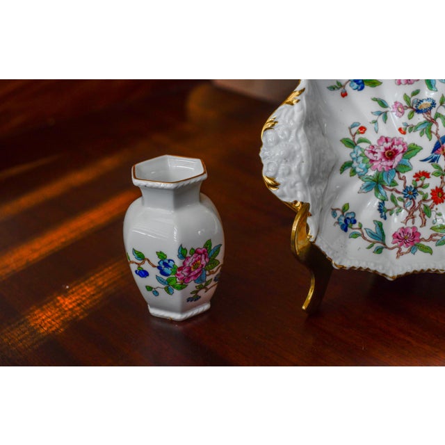 1970s 1970s Aynsley Pembroke Chinoiserie Dish and Bud Vase Set – Floral Porcelain Dresser Decor For Sale - Image 5 of 8