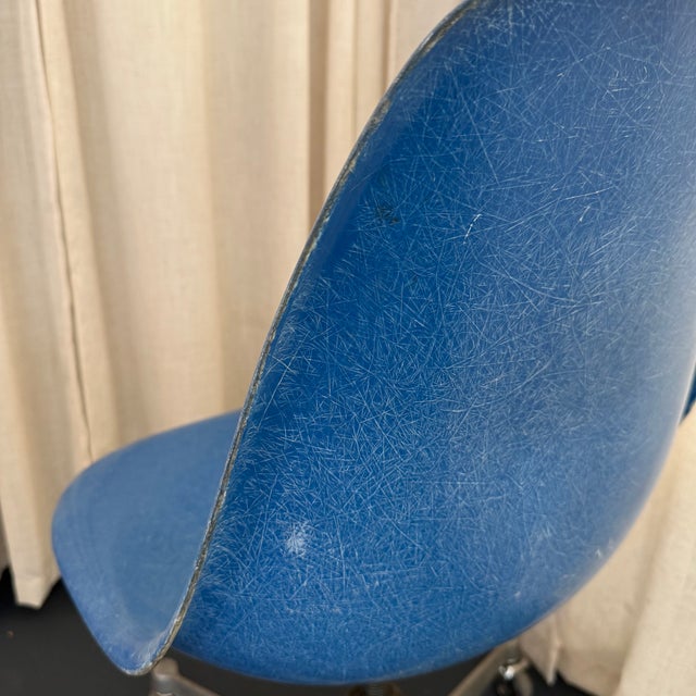 Mid 20th Century Pair of Eames for Herman Miller Blue Fiberglass Rolling Chairs For Sale - Image 5 of 8