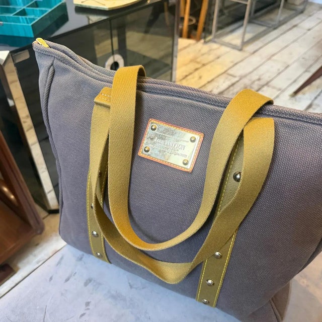 A 2006 Louis Vuitton Antigua Cabas Gm Brown Cotton Tote Bag For Sale - Image 12 of 16