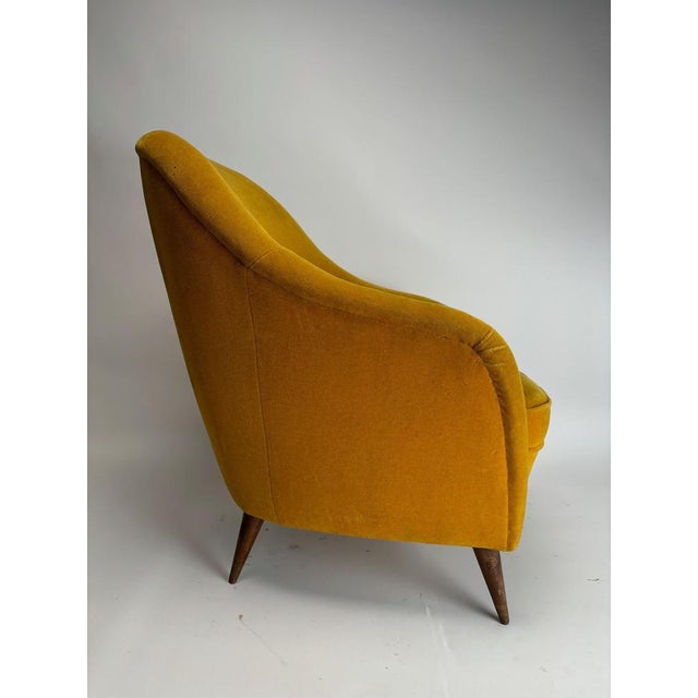 Mid-Century Italian Velvet Armchair in the style of Gio Ponti Style, 1950s For Sale - Image 4 of 8