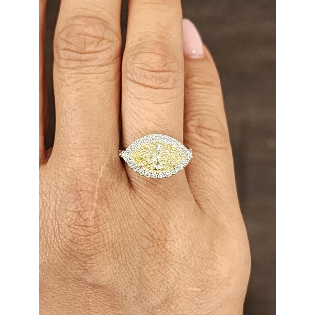 Modern 2.36 Ct Gia Certified Natural Yellow Marquise Diamond Ring Size 6.5 For Sale - Image 3 of 10