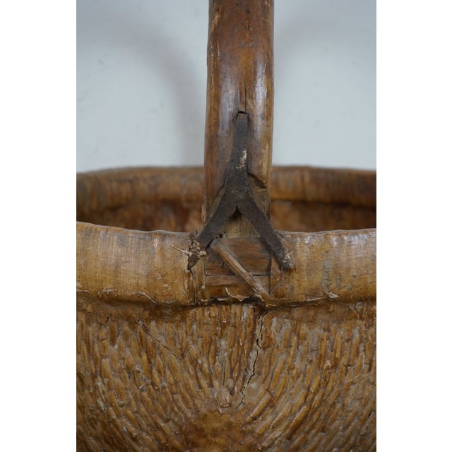 Brown Mid 20th Century Vintage Chinese Hand Woven Farmers Willow Rice Gathering Basket Bentwood Handle For Sale - Image 8 of 11