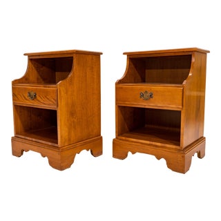 1980s Ethan Allen Heirloom Solid Maple Nightstands in Nutmeg- a Pair For Sale