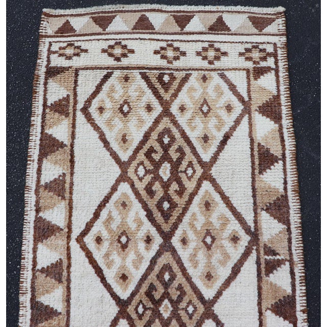 Mid 20th Century Vintage Turkish Tulu Runner With Ivory Field and Camel Diamond Pattern 2'8" X 13'6" For Sale - Image 5 of 11