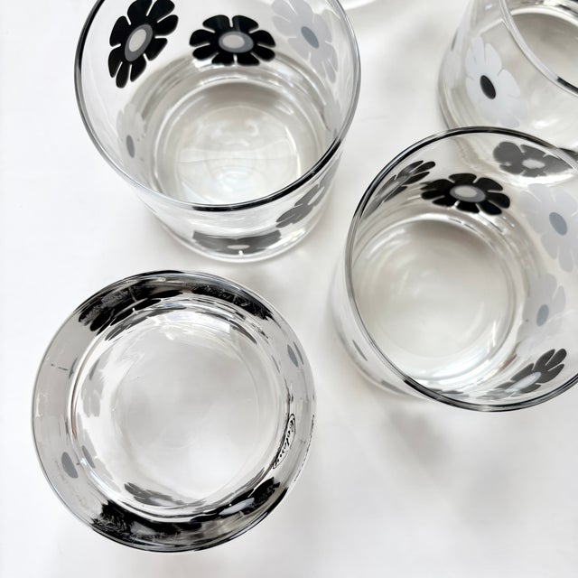 1960s Mod Daisy Mid-Century Cocktail Glasses & Matching Ice Bucket - Set of 7 For Sale In New York - Image 6 of 9