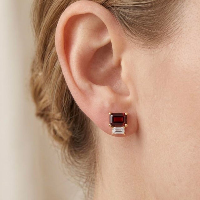 Elevate your everyday look with a touch of modern sophistication. These striking geometric stud earrings feature a...