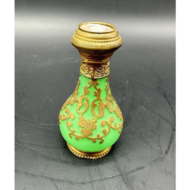 Antique French Ural Perfume Bottle with Cameo on the Lid For Sale - Image 4 of 13