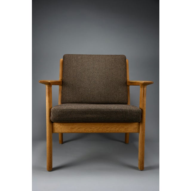Brown GE-265 Lounge Chair in Oak and Kvadrat Wool by Hans J. Wegner for Getama, Denmark, 1992 For Sale - Image 8 of 14