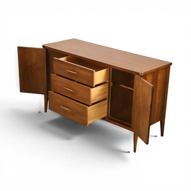 Broyhill Saga Vintage Mid Century Modern Buffet Credenza C. 1960s For Sale - Image 12 of 15