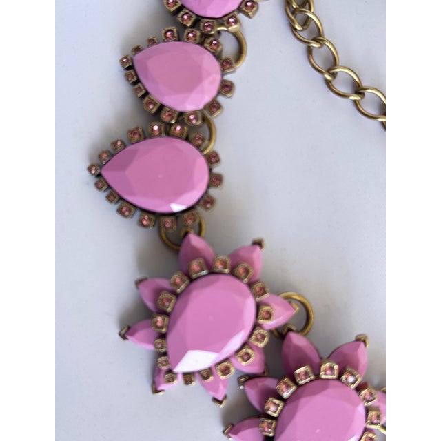 2010s 2014 Oscar De La Renta Necklace Pink Runway Bold Crystal Resin Gripoix Style Floral Flowers Spring Collar Zvollier For Sale - Image 5 of 13