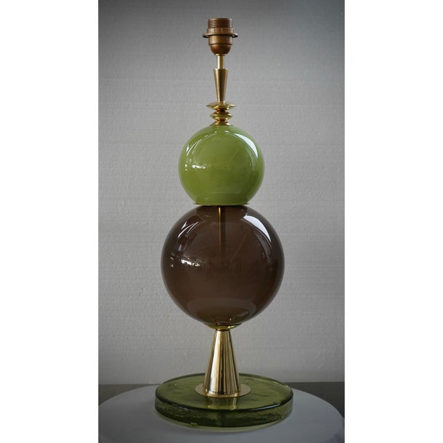 Brown Mid-Century Modern Table Lamp in Art Glass and Brass, 2000 For Sale - Image 8 of 9