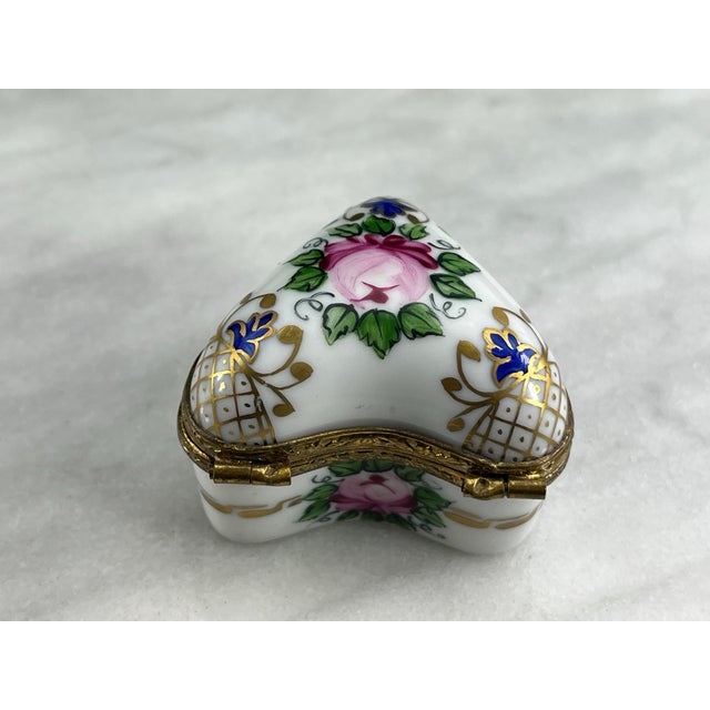 French Country 1980s French Limoges Peint Main Heart Trinket Box, Hand Painted Floral For Sale - Image 3 of 9