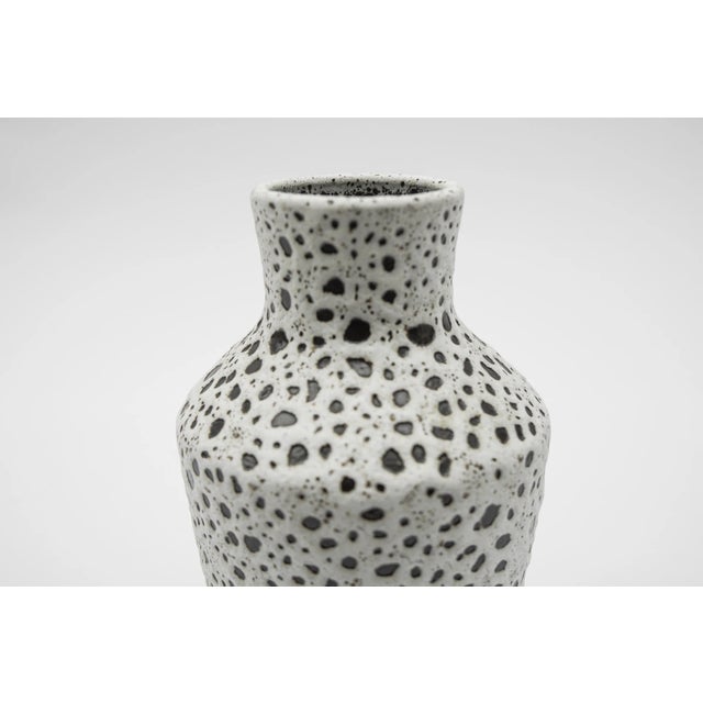 Mid-Century Modern White & Black Studio Ceramic Vase by Wilhelm & Elly Kuch, Germany, 1960s For Sale - Image 3 of 7