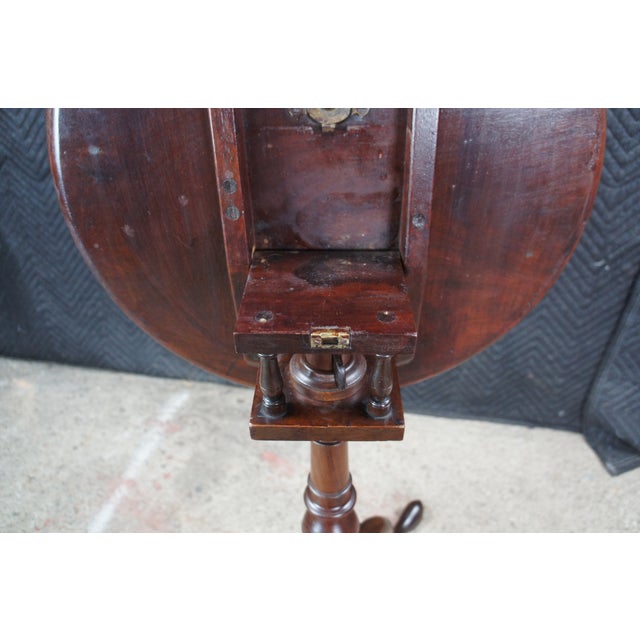 Late 18th Century Antique Queen Anne Philadelphia Mahogany Tilt Top Birdcage Candlestand Tea Table For Sale - Image 5 of 12