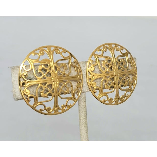 Mid-Century Modern Vintage 1970s Signed Napier Round Goldtone Cut Out Clip Earrings - 2 Pieces For Sale - Image 3 of 8