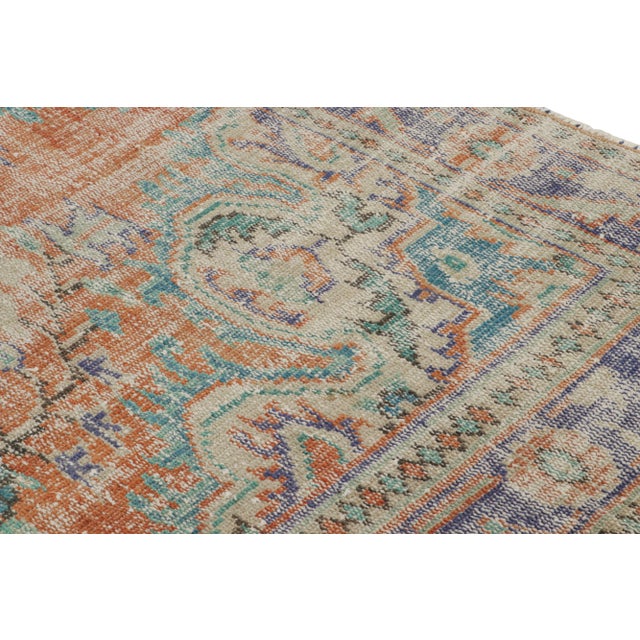 1960s Vintage Zeki Müren Rug, With Geometric Patterns and Medallion, From Rug & Kilim For Sale - Image 5 of 7