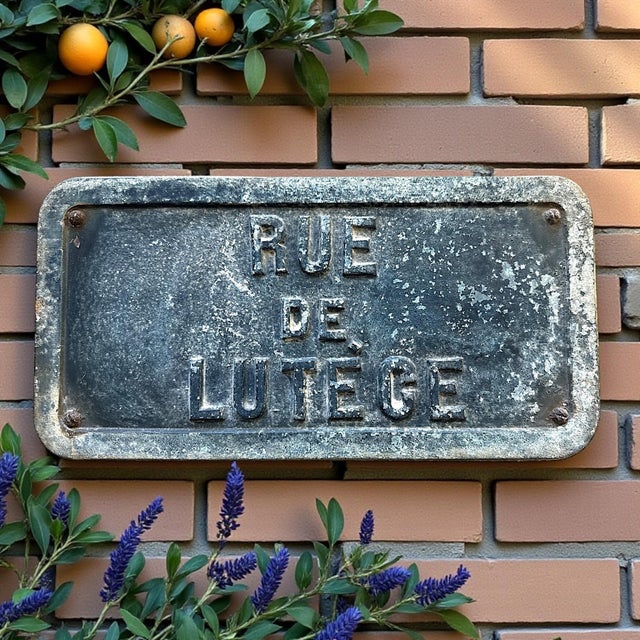 Antique Paris Zinc Street Sign “Rue De Lutèce” | Île De La Cité, Circa 1900 For Sale - Image 4 of 9