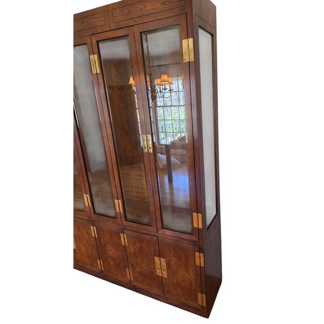Henredon 1980s Henredon Scene One Campaign Oak Breakfront China Cabinet Hutch Display Curio For Sale - Image 4 of 15