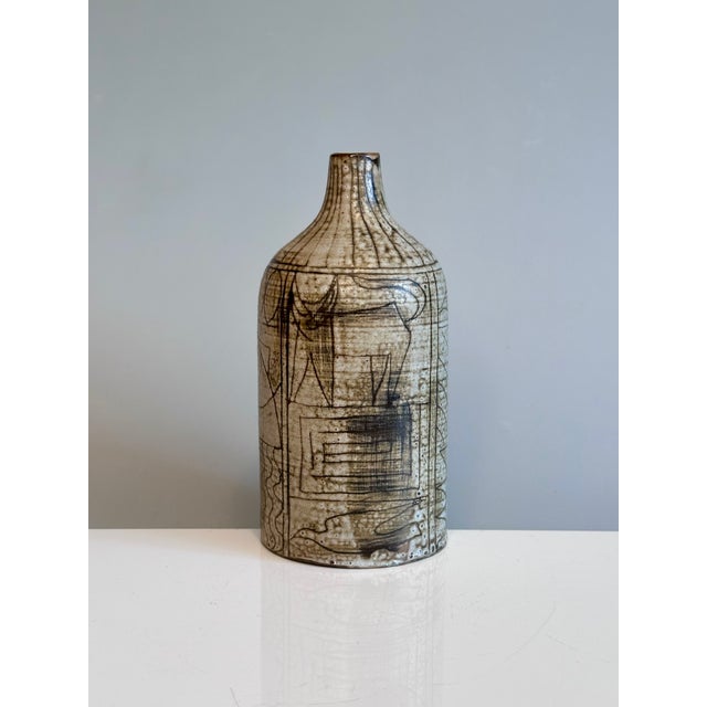 Bauhaus Studio Ceramic Vase with Incised Symbol and Line Decoration by Gerhard Liebenthron, Bremen, Germany, 1963 For Sale - Image 3 of 14