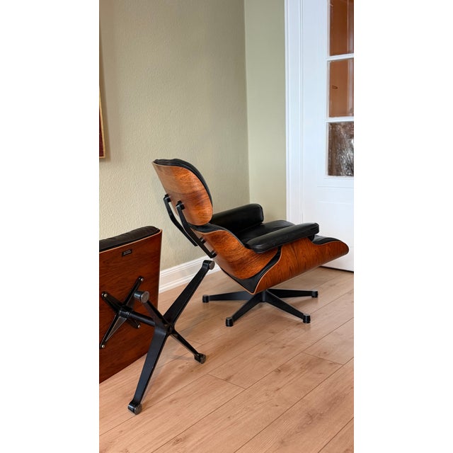 Mid-Century Modern Set of Lounge Chair & Ottoman by Charles & Ray Eames for Herman Miller & Vitra, Set of 2 For Sale - Image 3 of 18
