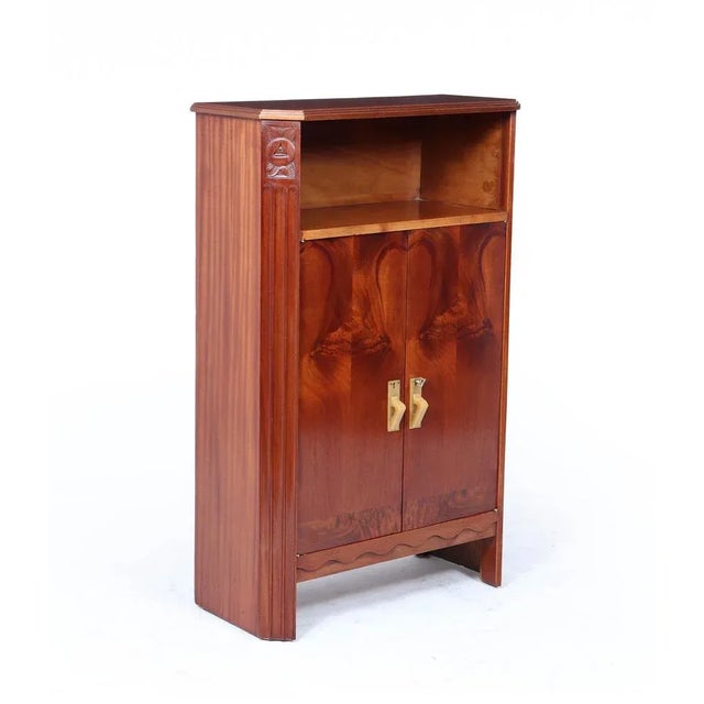 Art Deco Cabinet, 1930s, in Very Good conditions. Designed 1920 to 1949