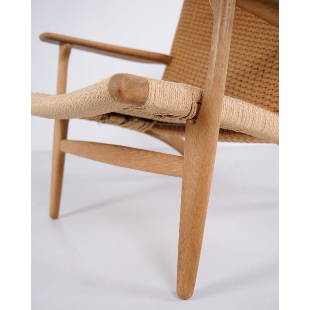 CH25 Lounge Chair in Patinated Oak and Woven Paper Cord by Hans J. Wegner, 1980s For Sale - Image 9 of 13