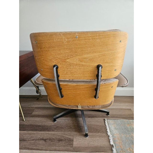 Vintage Mid-Century Modern c.f.a. Eames-Style Lounge Chair & Ottoman – Tan/Camel Leather For Sale In Providence - Image 6 of 8