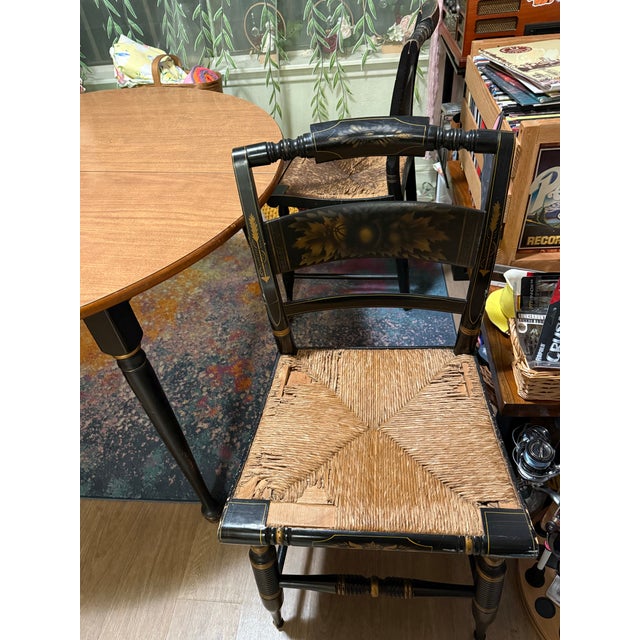 Vintage Heywood-Wakefield Style Drop-Leaf Dining Table With 4 Hitchcock Rush Seat Chairs – Old Colony Style For Sale In Miami - Image 6 of 12