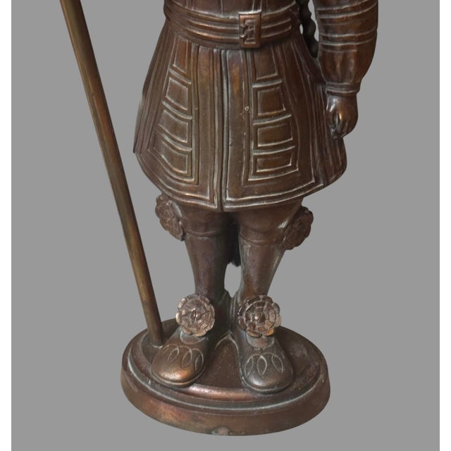 English Vintage Beefeater Yeoman Warder Figural Fireplace Tool Set Sword Poker Tongs 30” For Sale - Image 3 of 12