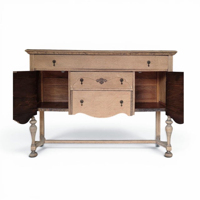 Early 1900s Tiger Oak Sideboard With Scalloped Apron and Turned Legs For Sale - Image 10 of 10