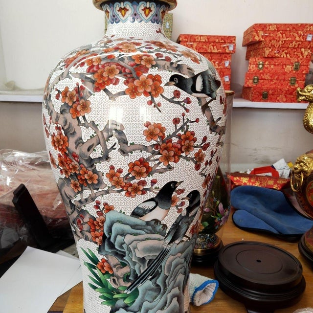 Large Vintage Cloisonné Enamel Meiping Vase – Magpie & Plum Blossom Motif, Attributed to Dai Jialin For Sale - Image 9 of 9