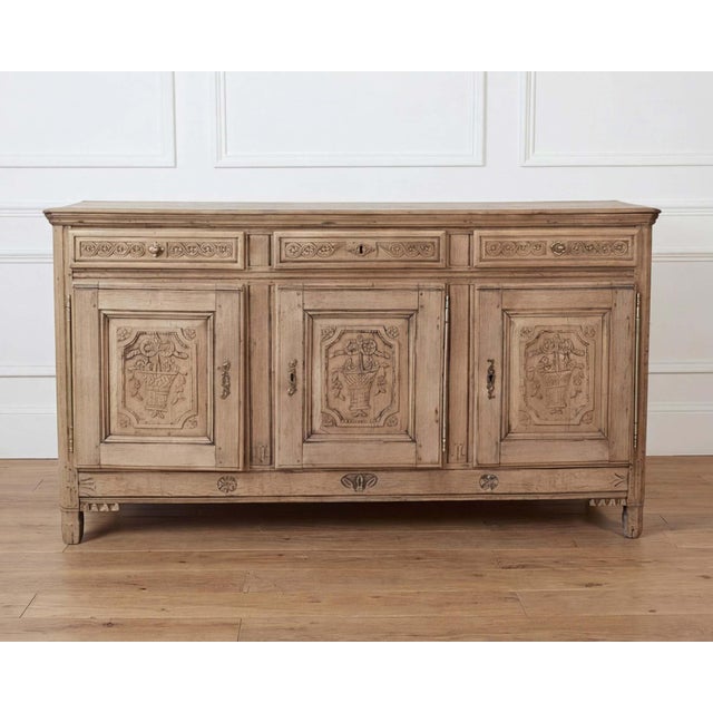 Italian 18th Century Walnut Center Table with Carved Pedestal Base For Sale - Image 4 of 13
