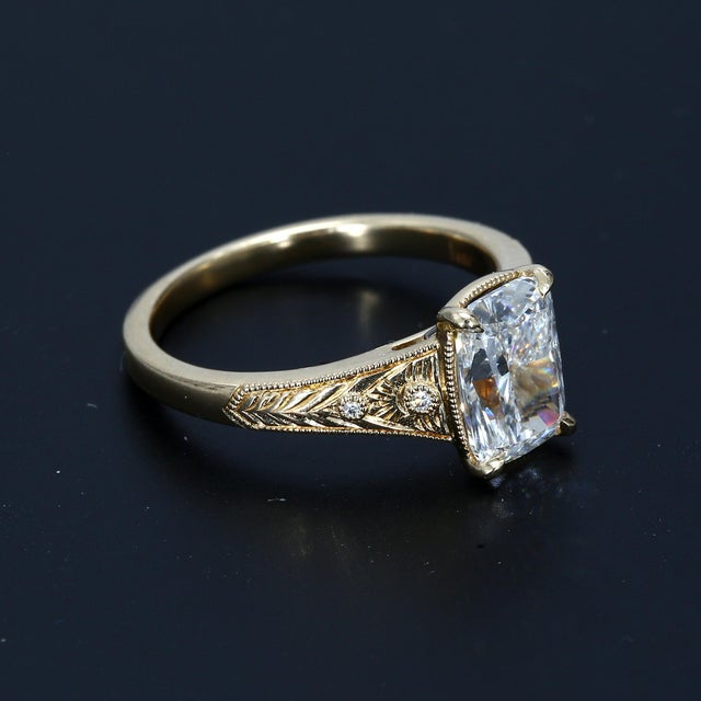 Stone Information - --------------------------------------------- Primary Stone(s): Diamond - Stone Grading: - Origin:...