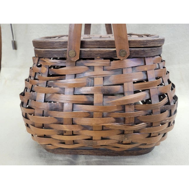 Antique Splint Woven Wooden Basket W/ Double Handles & Fitted Lid For Sale - Image 12 of 18