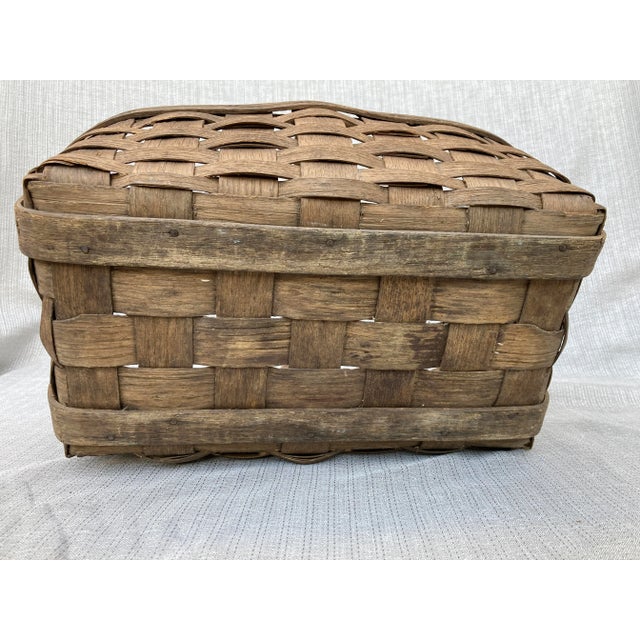 Early 20th Century Small Antique Hand Crafted Oak Splint Wood Gathering Basket With Handle For Sale - Image 11 of 12