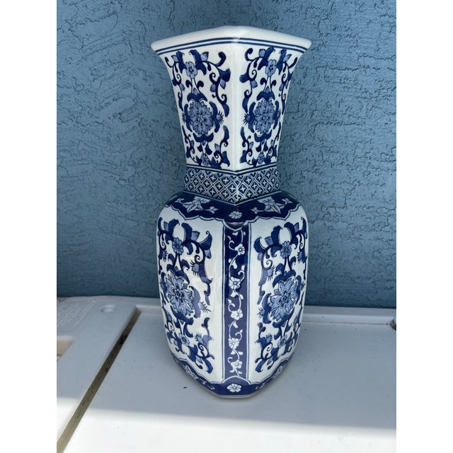 1990s Vintage Large Blue & White Floral Chinoiserie Vase For Sale - Image 5 of 6