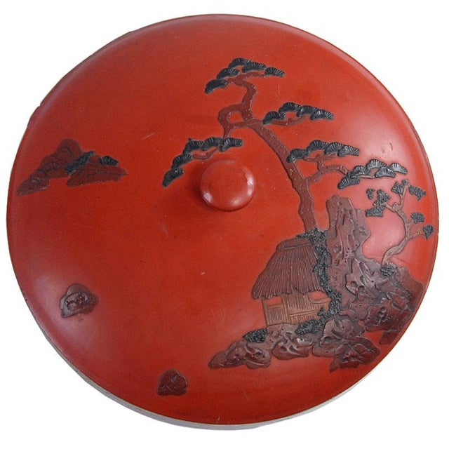 Japanese Round Hand-Painted Lacquered Lidded Box, 1890s For Sale - Image 3 of 10