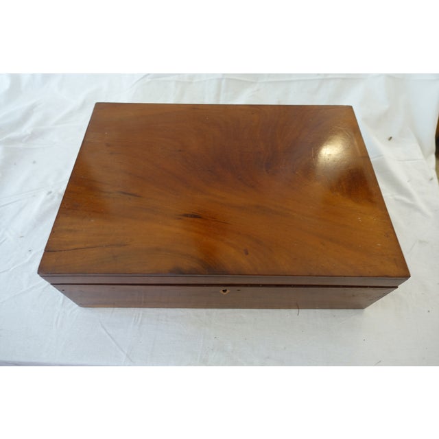 Very original Victorian 19th century box, the box itself is simple and beautifully made, the interior is very finely...