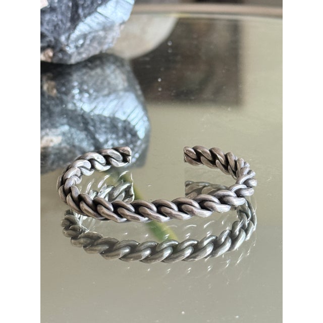 Contemporary Vintage 1970s Modernist Open Cuff Bracelet With Braided Silver Tone Links For Sale - Image 3 of 12