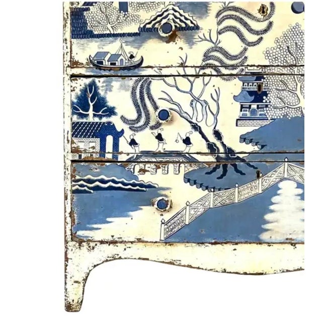 Early 19th Century George III Chinoiserie Painted Chest For Sale - Image 10 of 14