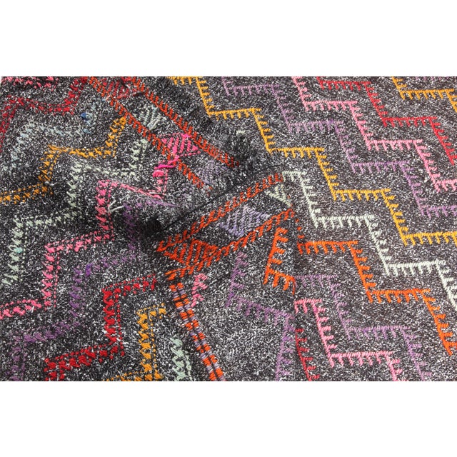 Vintage Anatolian Cicim Kilim With Zigzag Motifs – Handwoven Tribal Flatweave -6' 3'' X 9' 6 For Sale - Image 10 of 11
